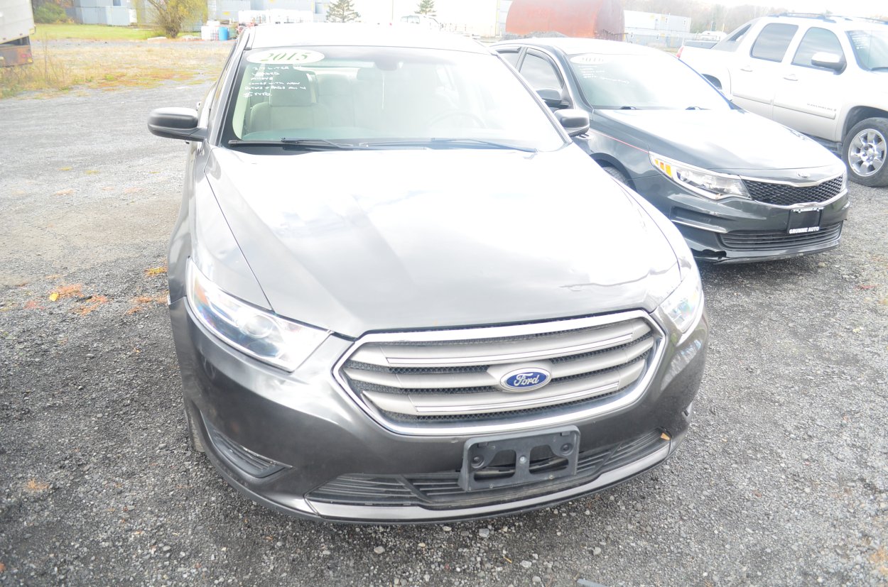 Passenger Car For Sale: 2015 Ford Taurus SE