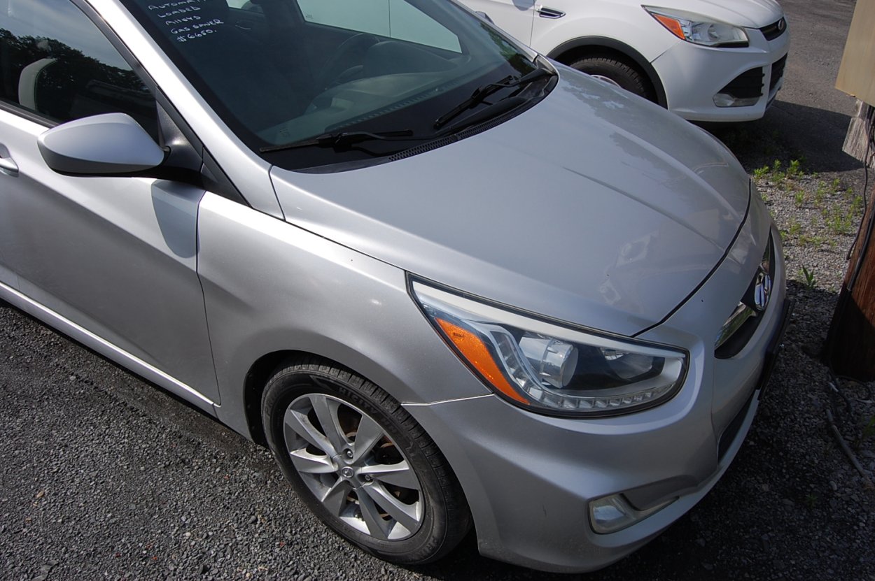 Passenger Car For Sale: 2014 Hyundai Accent